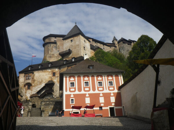 LE TUE NOZZE: CASTELLO DI ORAVA - immagine 6